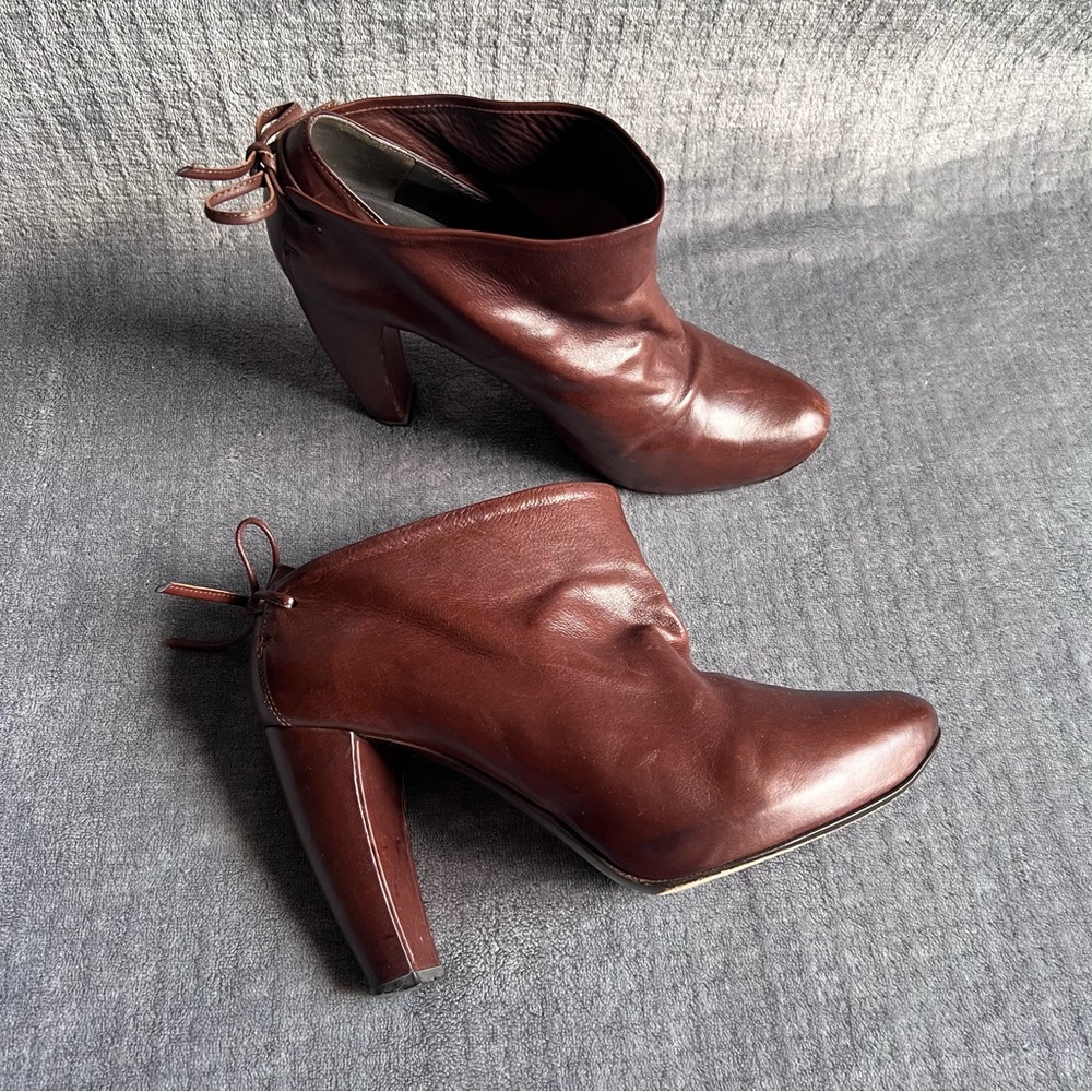 Vera Wang Lavender Leather Ankle Boots Sz 7.5 Brown Made in Italy Heels Lace - Picture 13 of 14